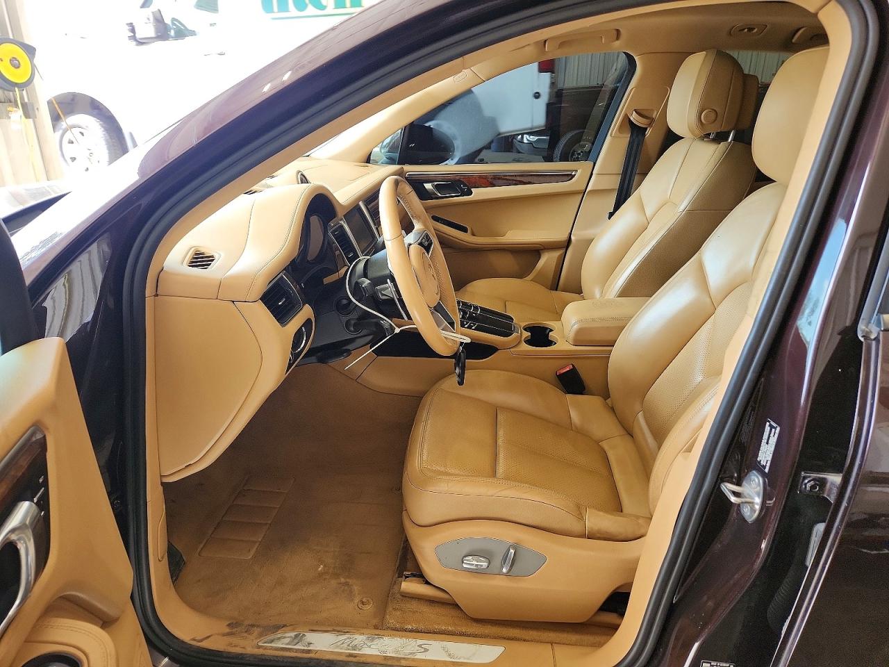 2015 Porsche Macan S Burgundy vin: WP1AB2A51FLB66621