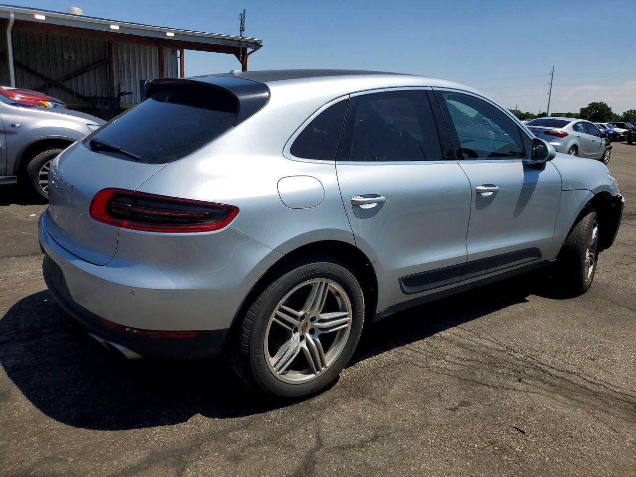 2015 Porsche Macan S Silver vin: WP1AB2A51FLB73357