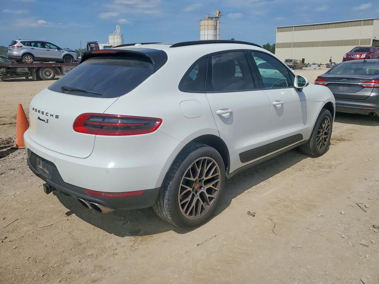 2015 Porsche Macan S White vin: WP1AB2A52FLB58530