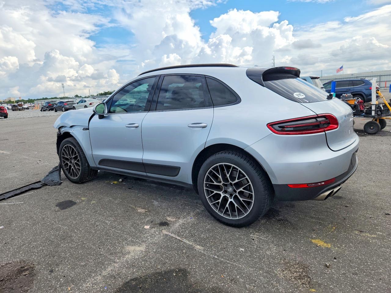 2018 Porsche Macan S Silver vin: WP1AB2A52JLB35502