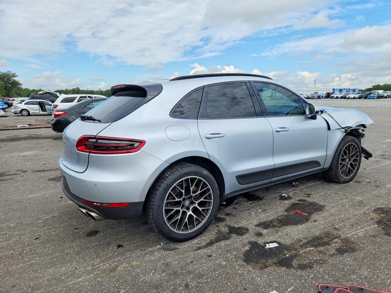 2018 Porsche Macan S Silver vin: WP1AB2A52JLB35502