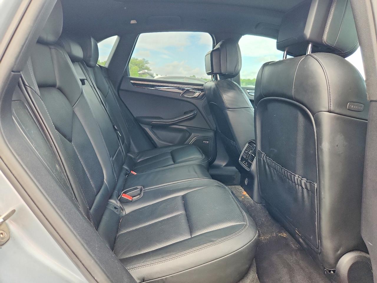 2018 Porsche Macan S Silver vin: WP1AB2A52JLB35502