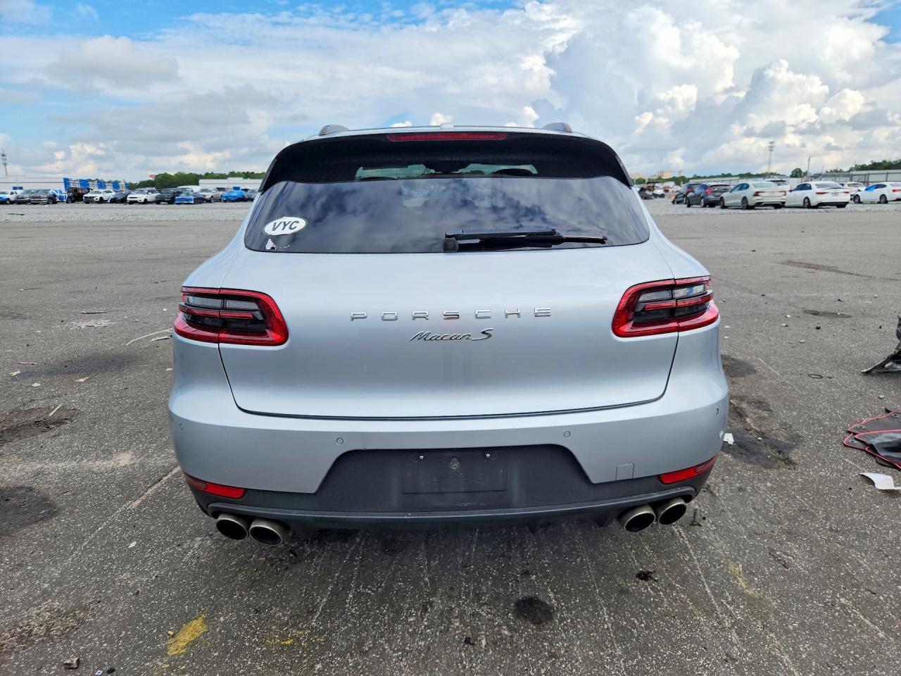 2018 Porsche Macan S Silver vin: WP1AB2A52JLB35502