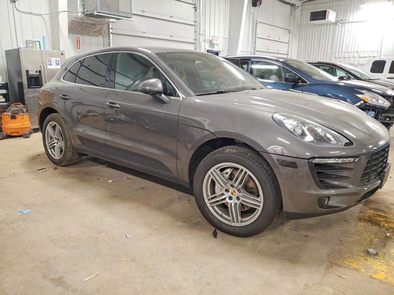 2015 Porsche Macan S Gray vin: WP1AB2A53FLB66135