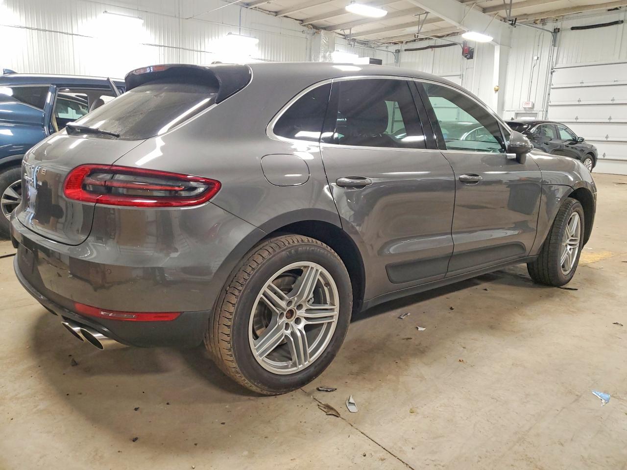 2015 Porsche Macan S Gray vin: WP1AB2A53FLB66135