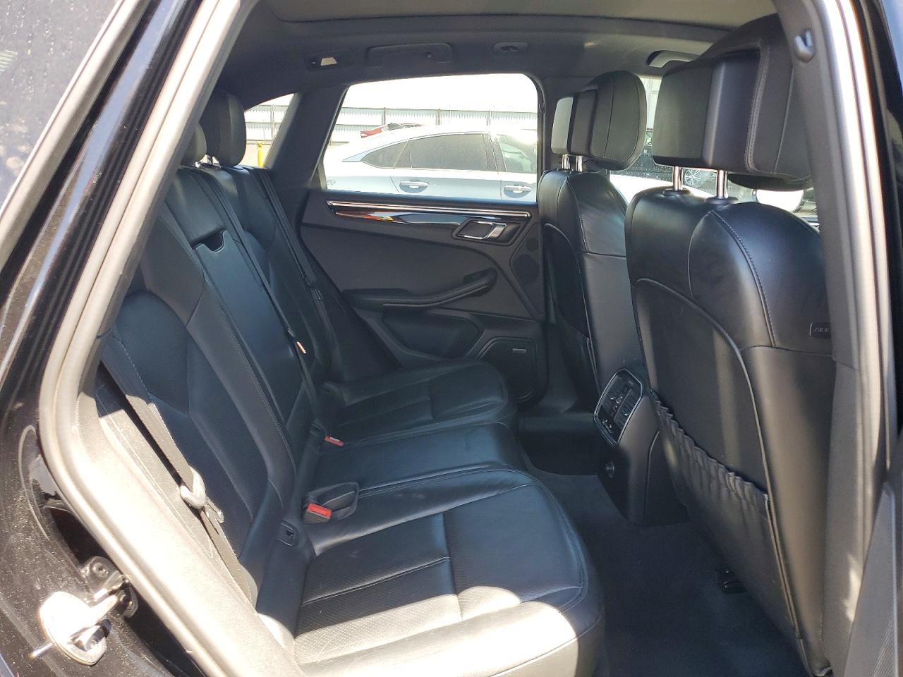 2015 Porsche Macan S Black vin: WP1AB2A53FLB71495