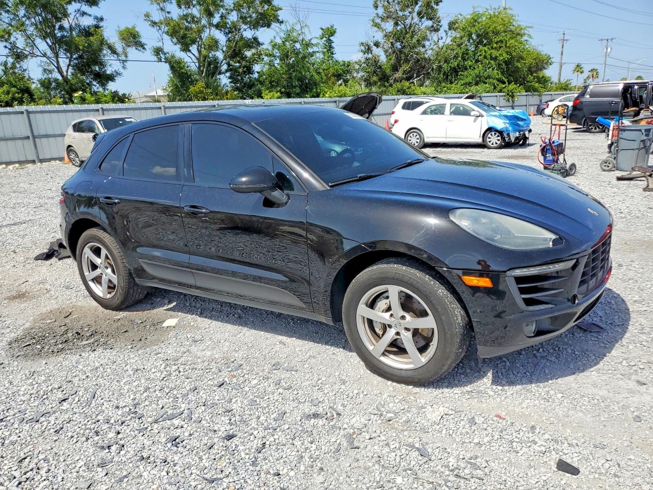 2015 Porsche Macan S Black vin: WP1AB2A54FLB43530