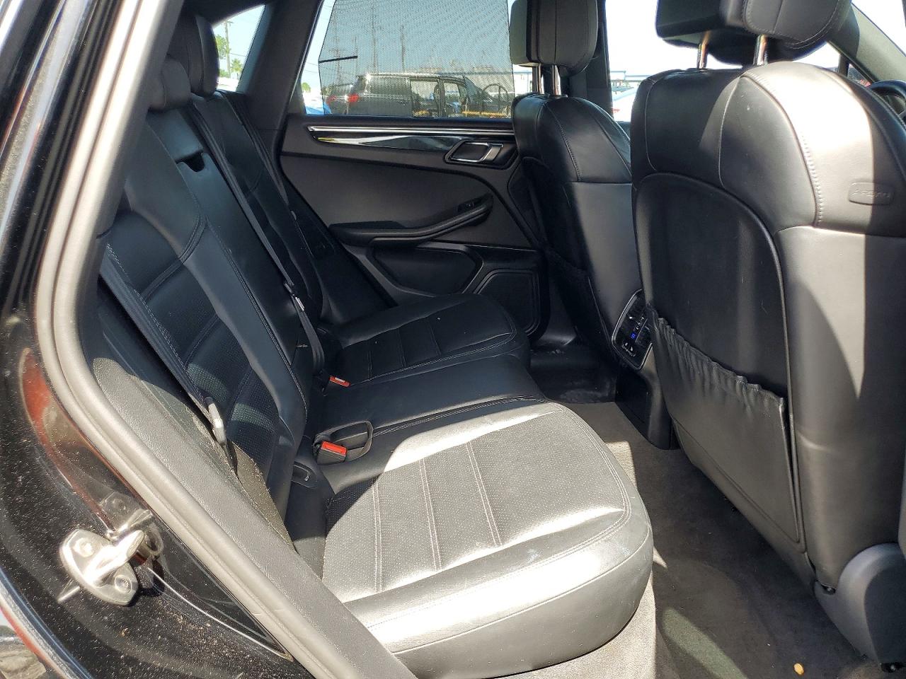 2015 Porsche Macan S Black vin: WP1AB2A54FLB43530