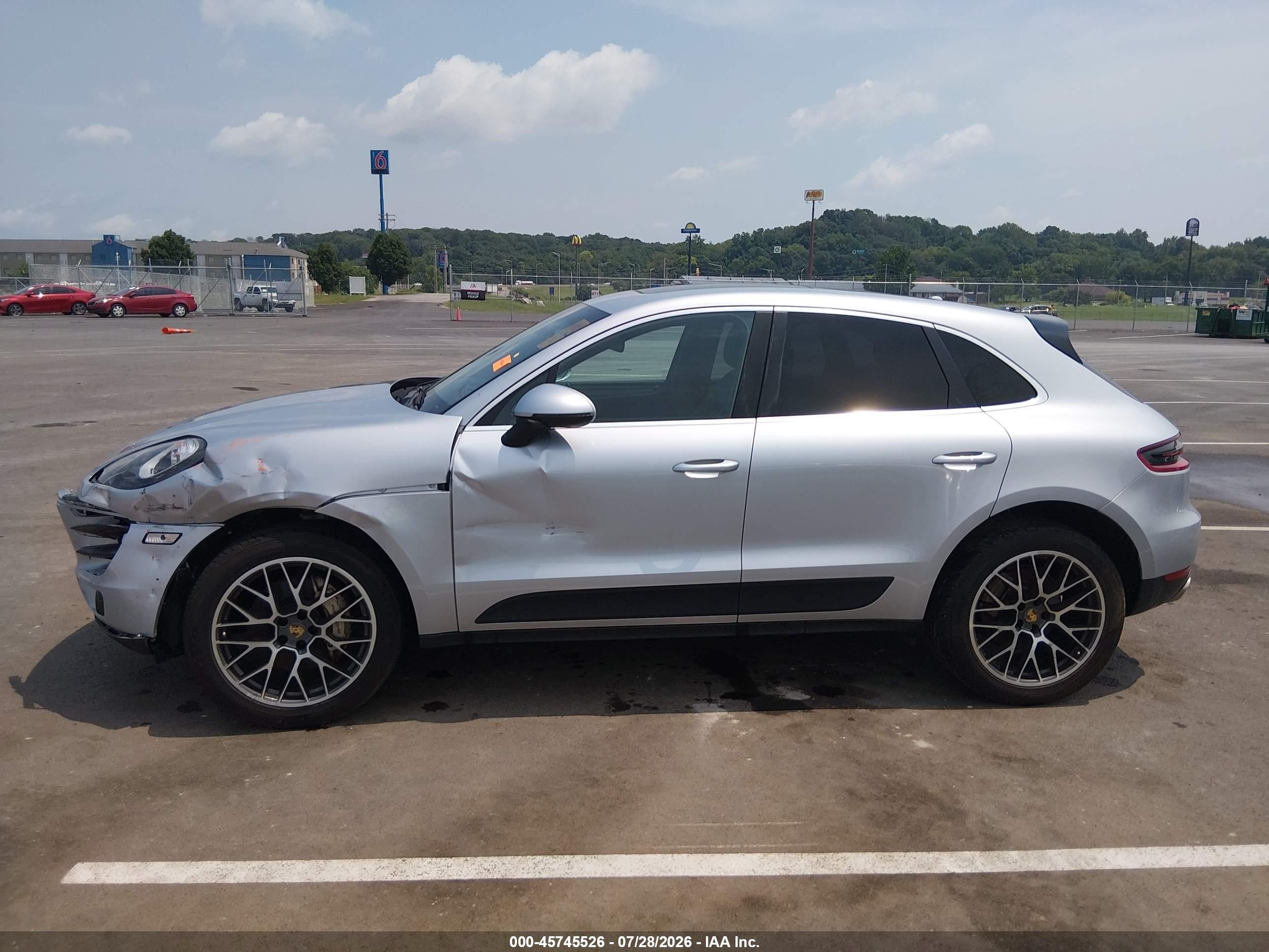 2015 Porsche Macan S Silver vin: WP1AB2A54FLB50607