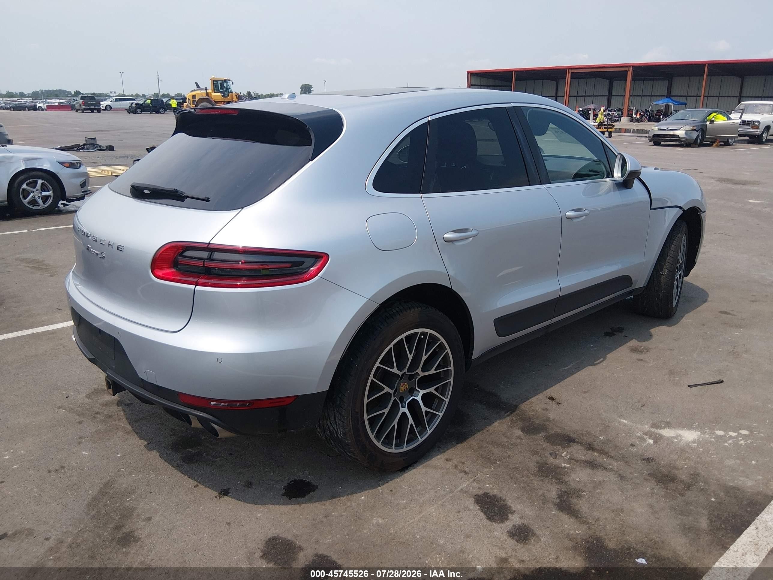 2015 Porsche Macan S Silver vin: WP1AB2A54FLB50607
