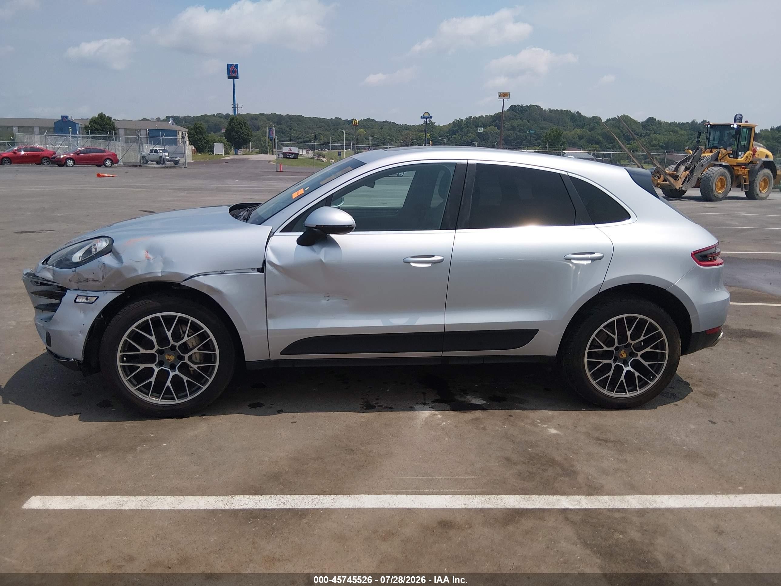 2015 Porsche Macan S Silver vin: WP1AB2A54FLB50607