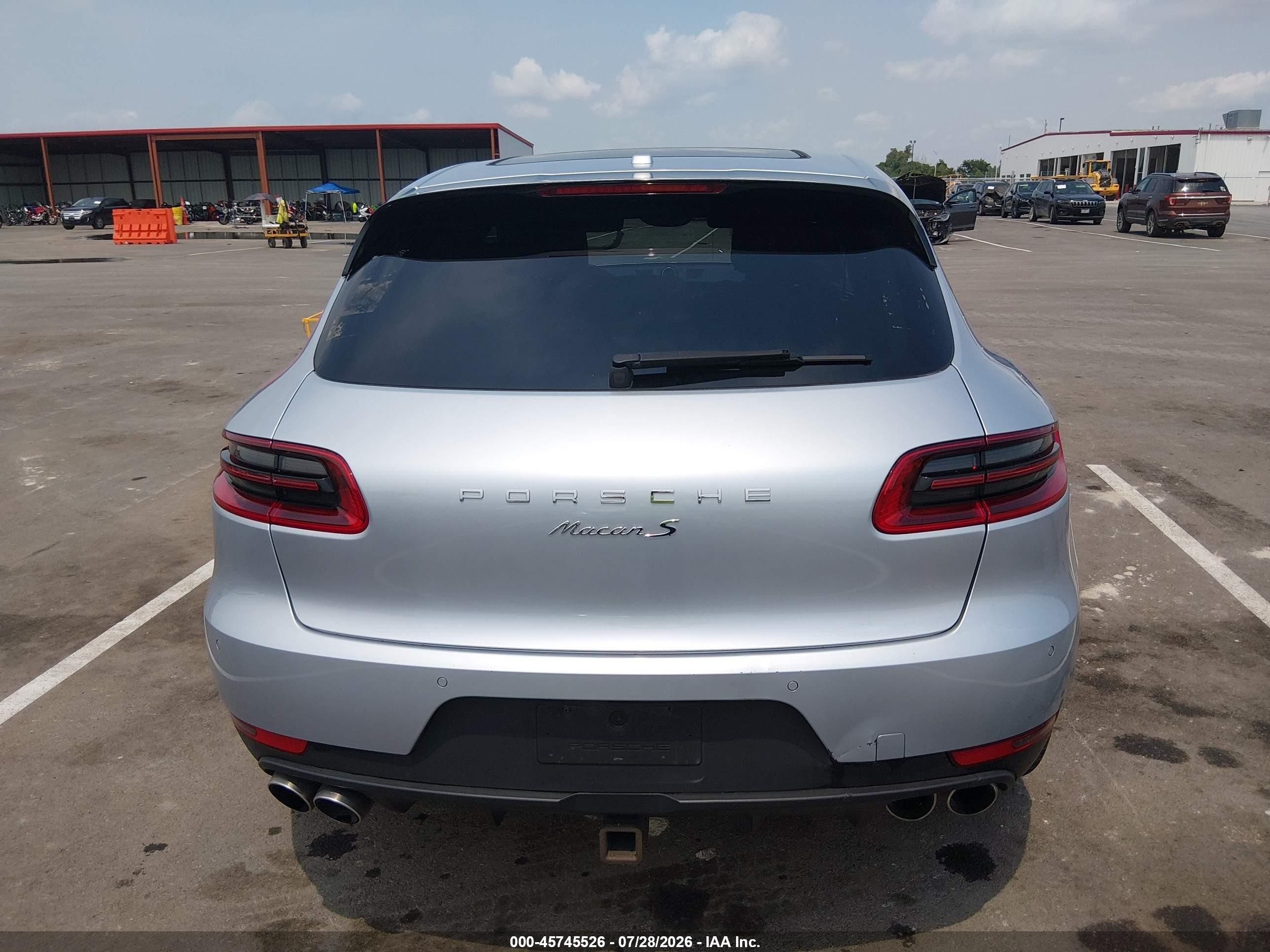 2015 Porsche Macan S Silver vin: WP1AB2A54FLB50607