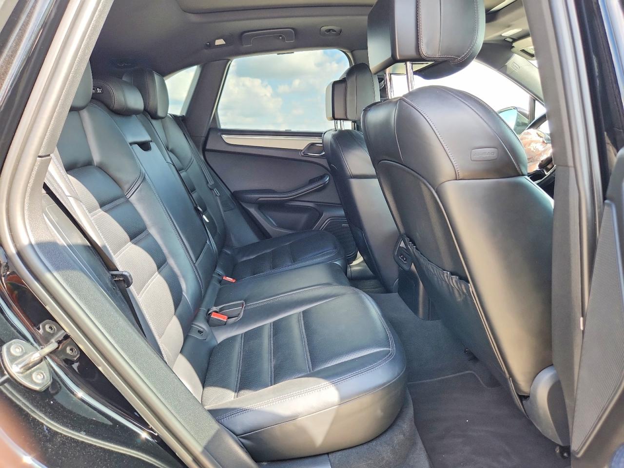 2015 Porsche Macan S Black vin: WP1AB2A55FLB42922