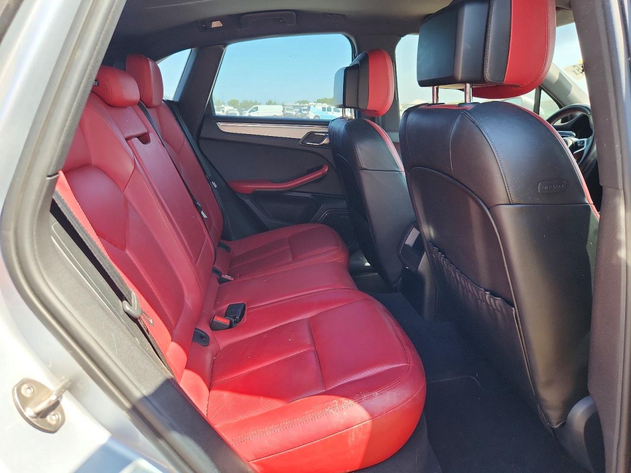 2015 Porsche Macan S Silver vin: WP1AB2A56FLB41519