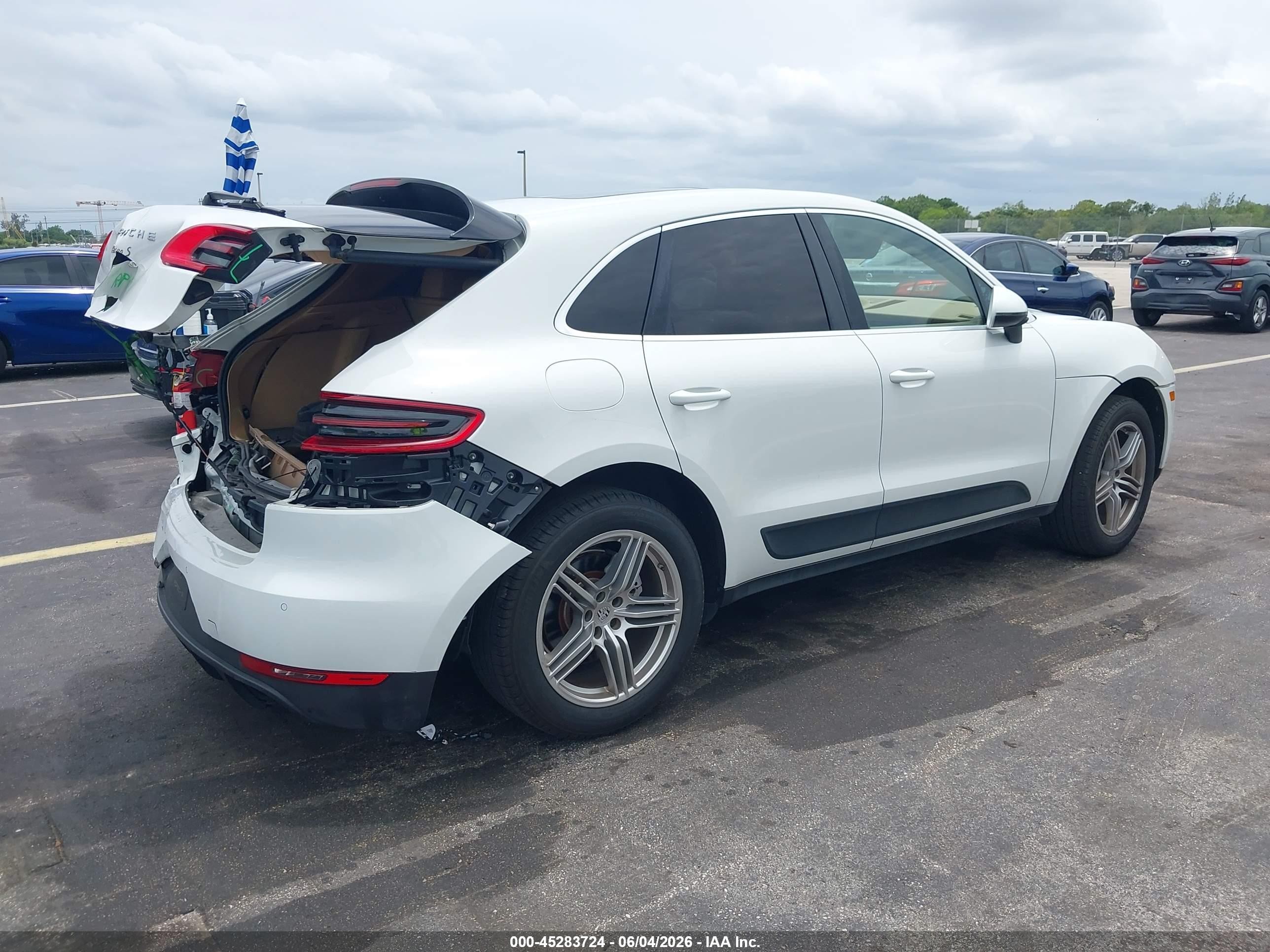 2015 Porsche Macan S White vin: WP1AB2A58FLB54708