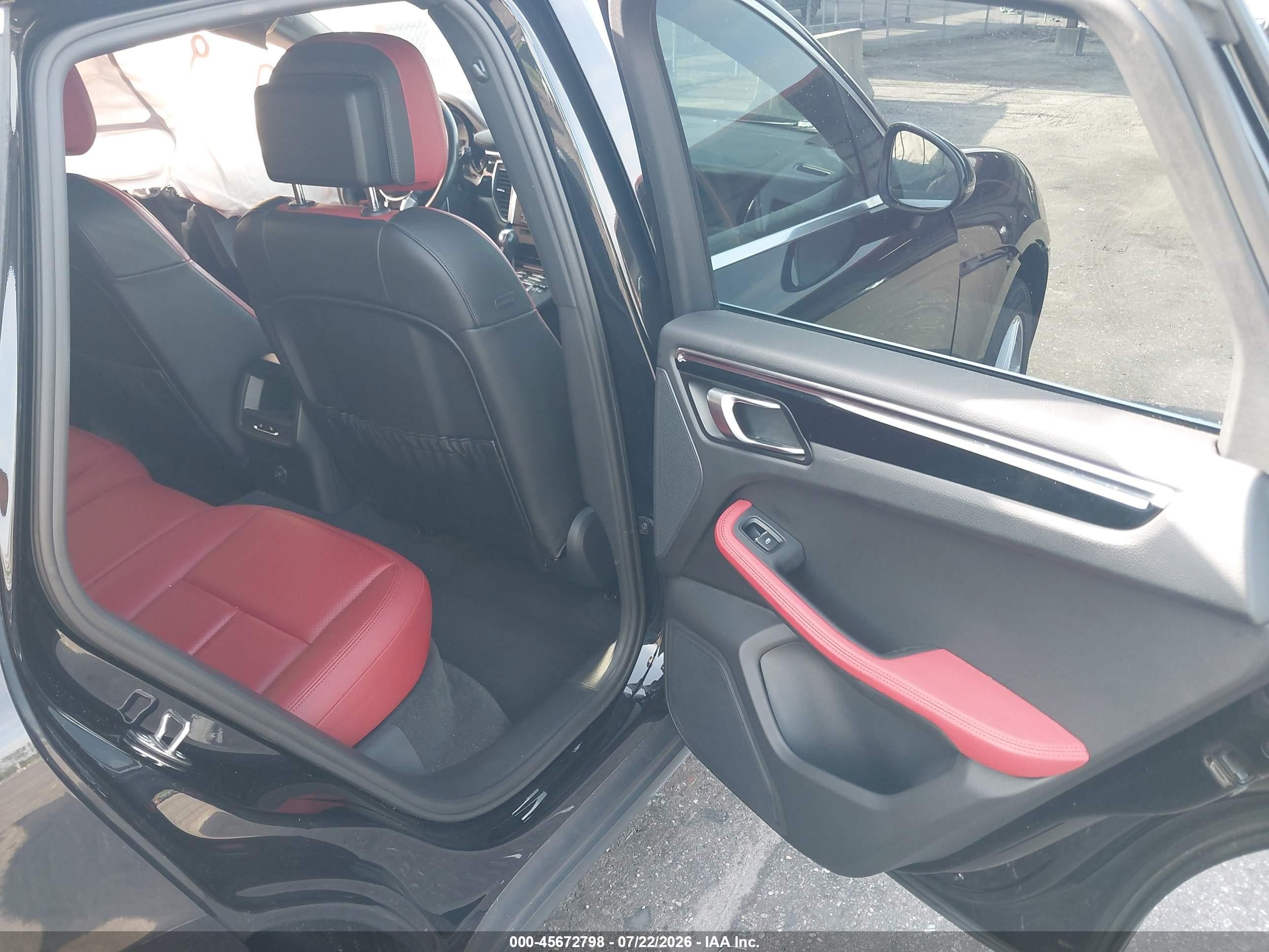2015 Porsche Macan S Black vin: WP1AB2A58FLB71413
