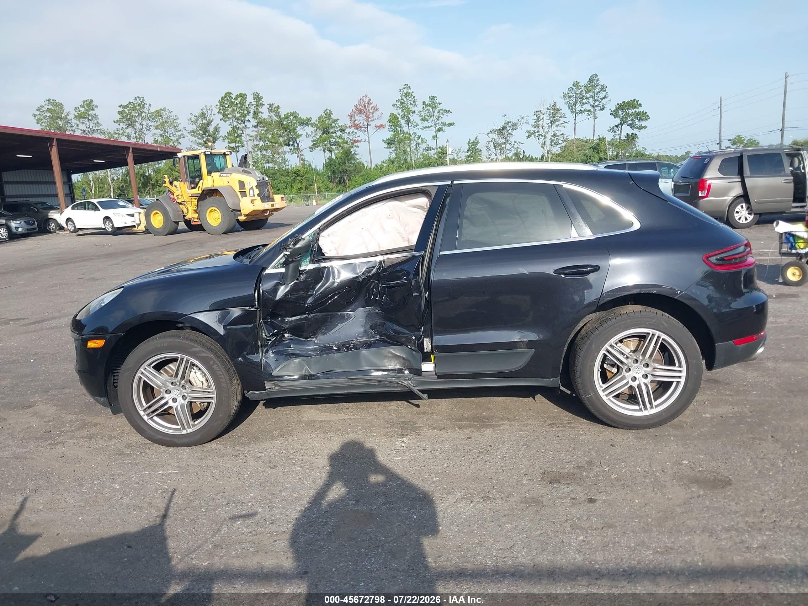 2015 Porsche Macan S Black vin: WP1AB2A58FLB71413