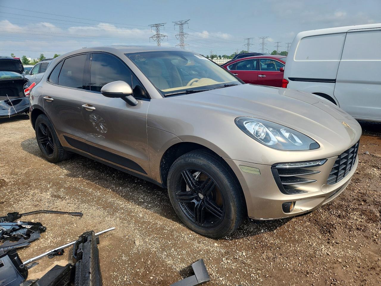 2015 Porsche Macan S Gold vin: WP1AB2A59FLB41417