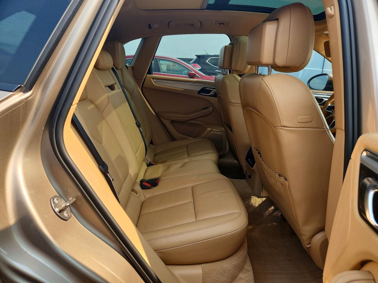 2015 Porsche Macan S Gold vin: WP1AB2A59FLB41417