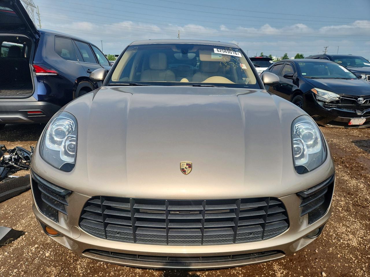 2015 Porsche Macan S Gold vin: WP1AB2A59FLB41417