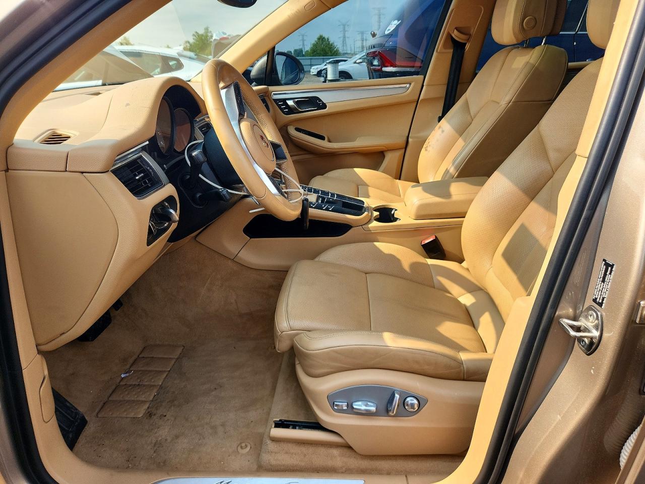 2015 Porsche Macan S Gold vin: WP1AB2A59FLB41417