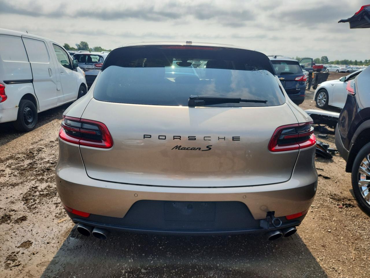 2015 Porsche Macan S Gold vin: WP1AB2A59FLB41417