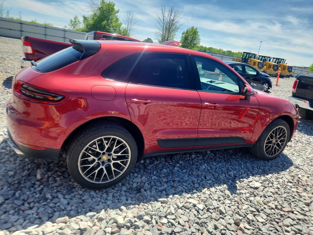 2015 Porsche Macan S Maroon vin: WP1AB2A59FLB73073