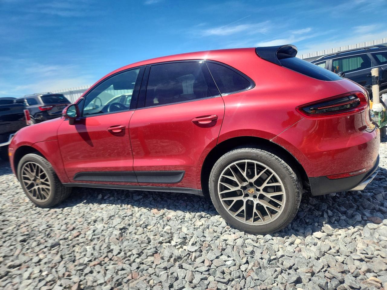 2015 Porsche Macan S Maroon vin: WP1AB2A59FLB73073