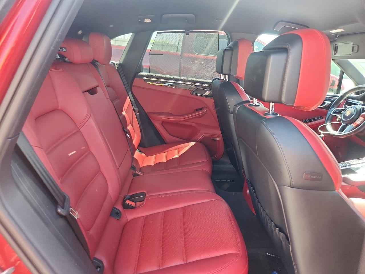 2015 Porsche Macan S Maroon vin: WP1AB2A59FLB73073