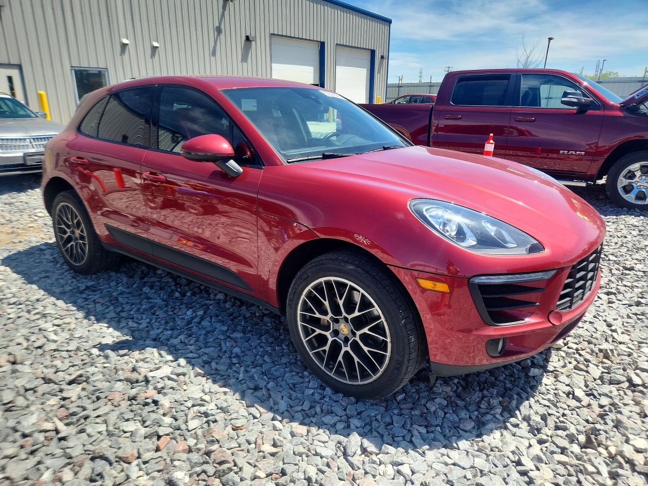 2015 Porsche Macan S Maroon vin: WP1AB2A59FLB73073