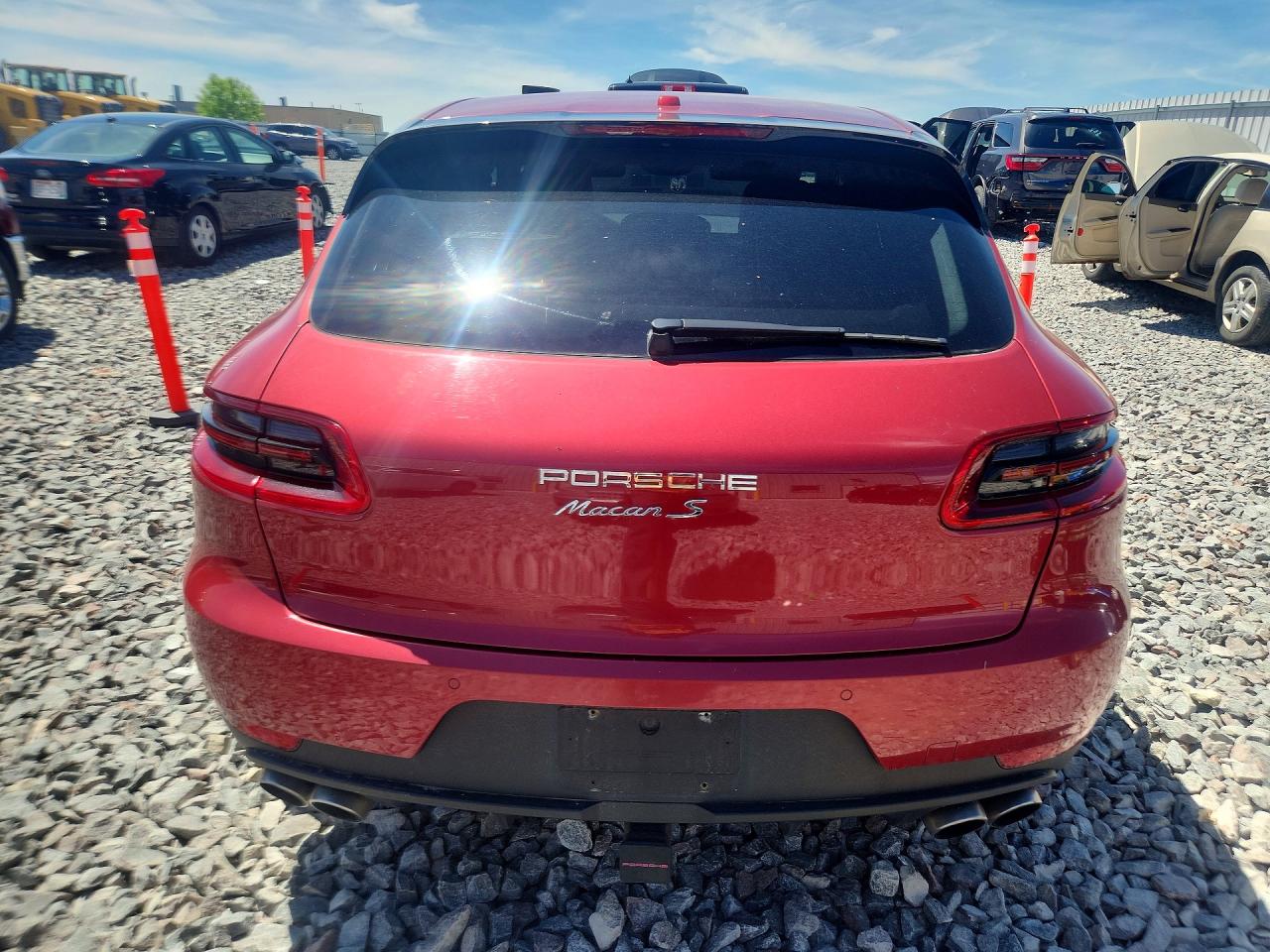 2015 Porsche Macan S Maroon vin: WP1AB2A59FLB73073