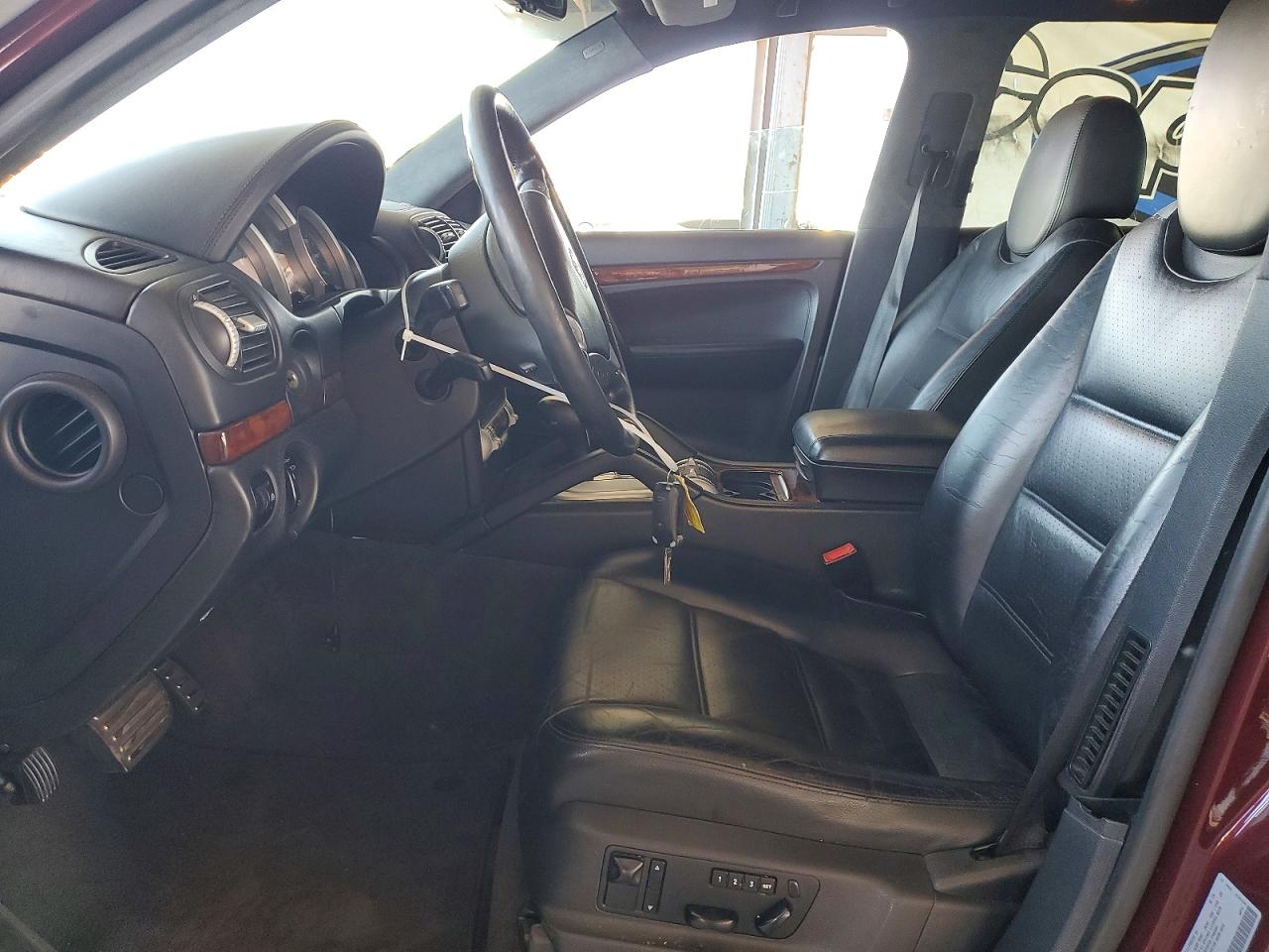 2005 Porsche Cayenne Turbo Burgundy vin: WP1AC29P95LA91085