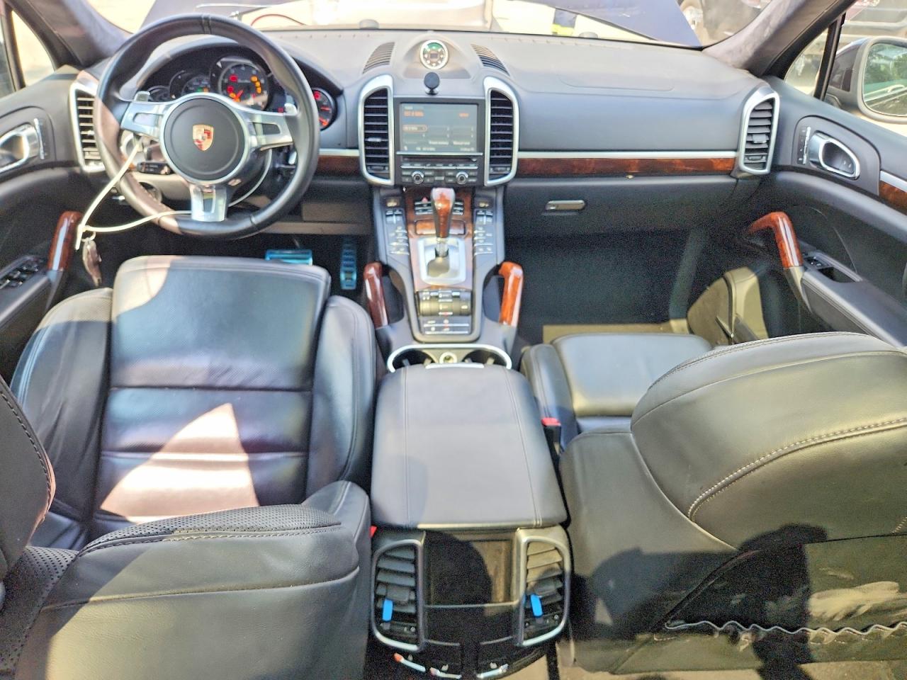 2012 Porsche Cayenne Turbo Burgundy vin: WP1AC2A22CLA83942