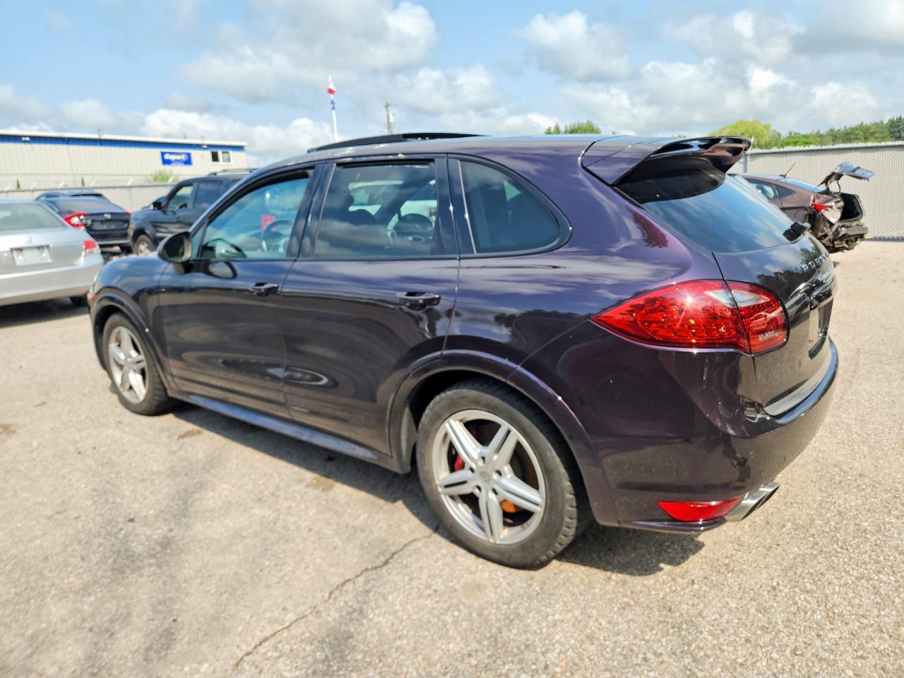 2012 Porsche Cayenne Turbo Burgundy vin: WP1AC2A22CLA83942