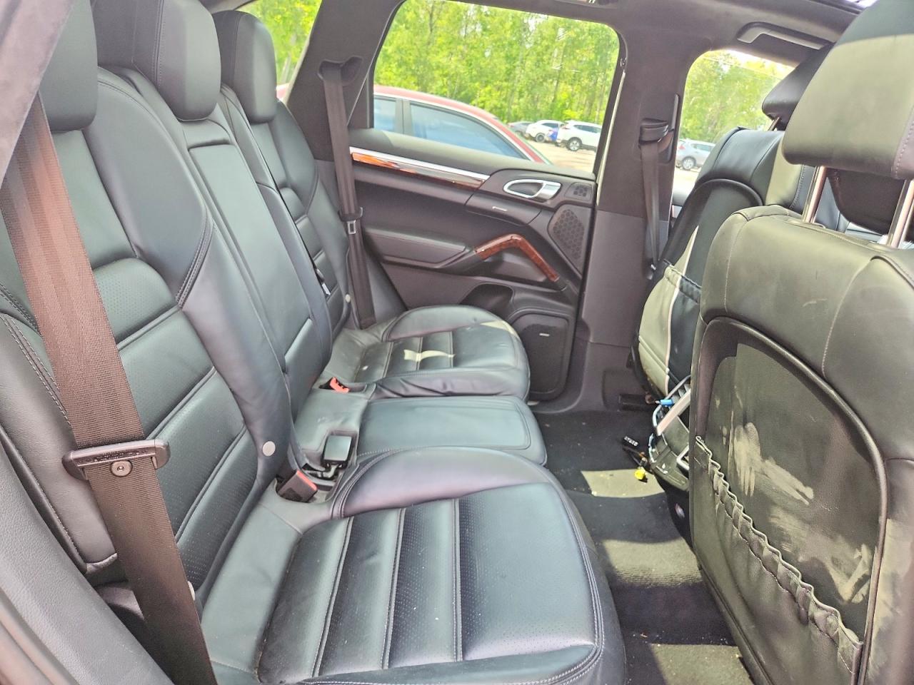 2012 Porsche Cayenne Turbo Burgundy vin: WP1AC2A22CLA83942