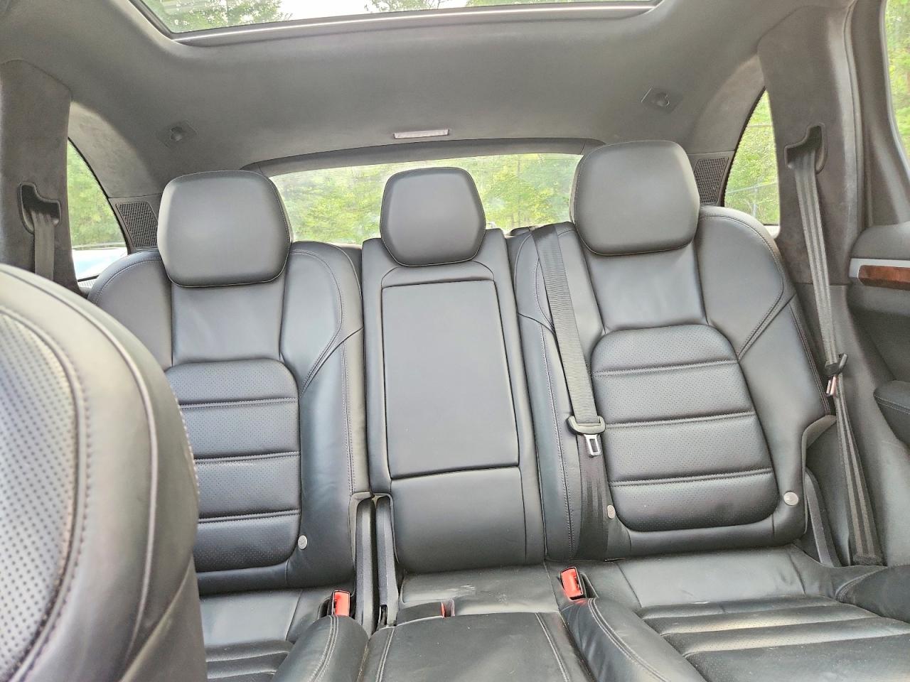 2012 Porsche Cayenne Turbo Burgundy vin: WP1AC2A22CLA83942