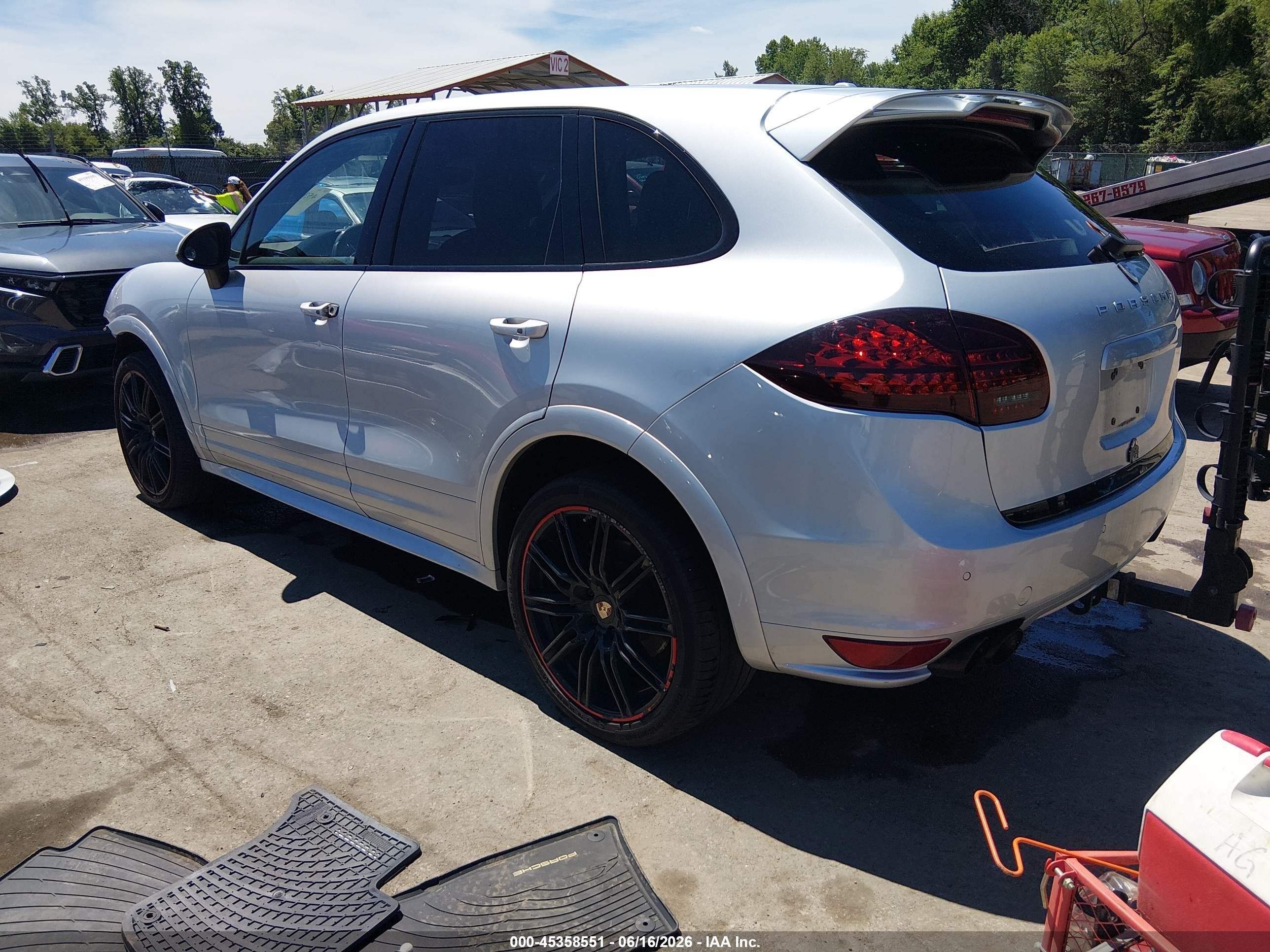 2013 Porsche Cayenne Gts Silver vin: WP1AD2A23DLA71247