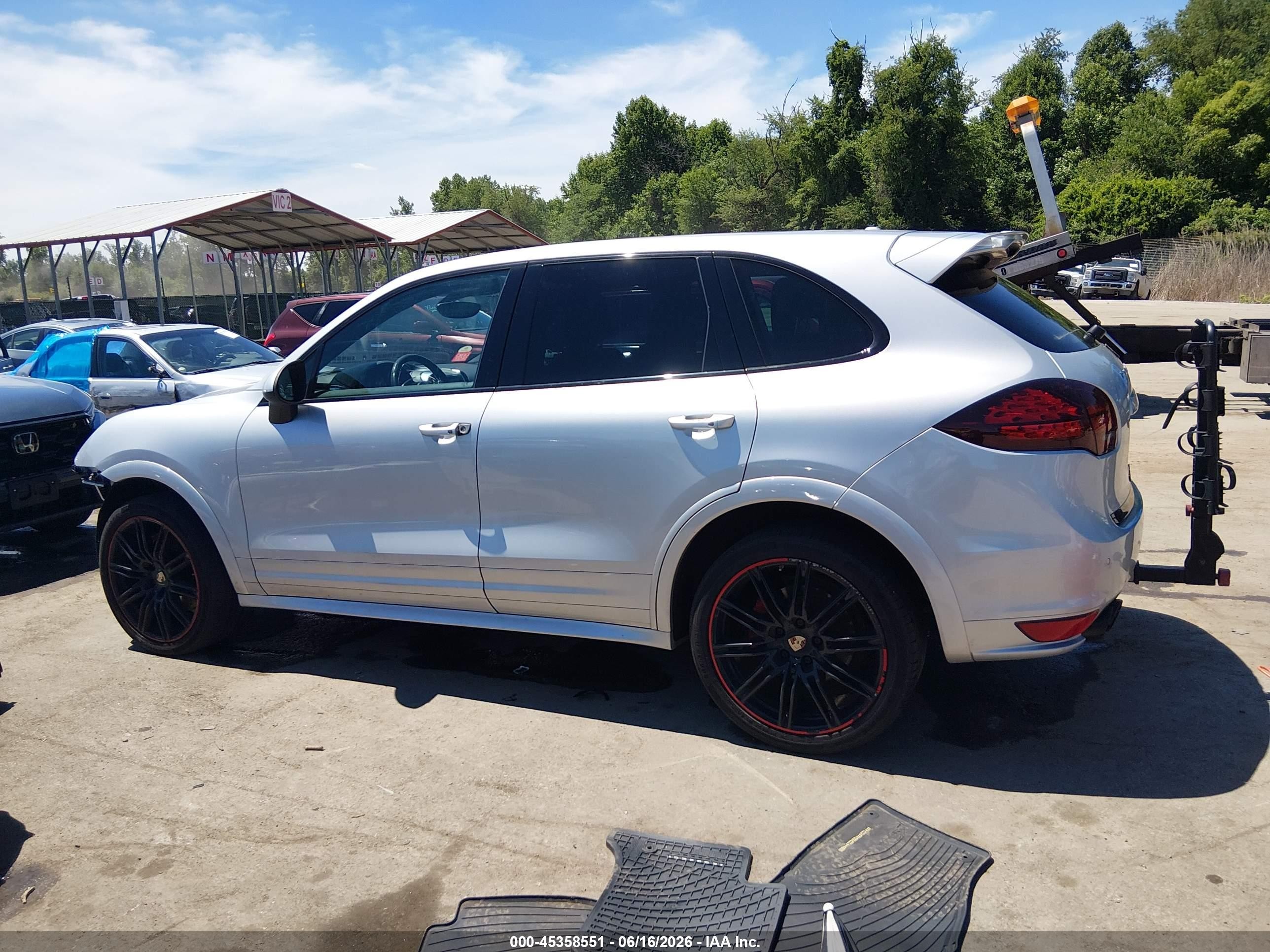 2013 Porsche Cayenne Gts Silver vin: WP1AD2A23DLA71247