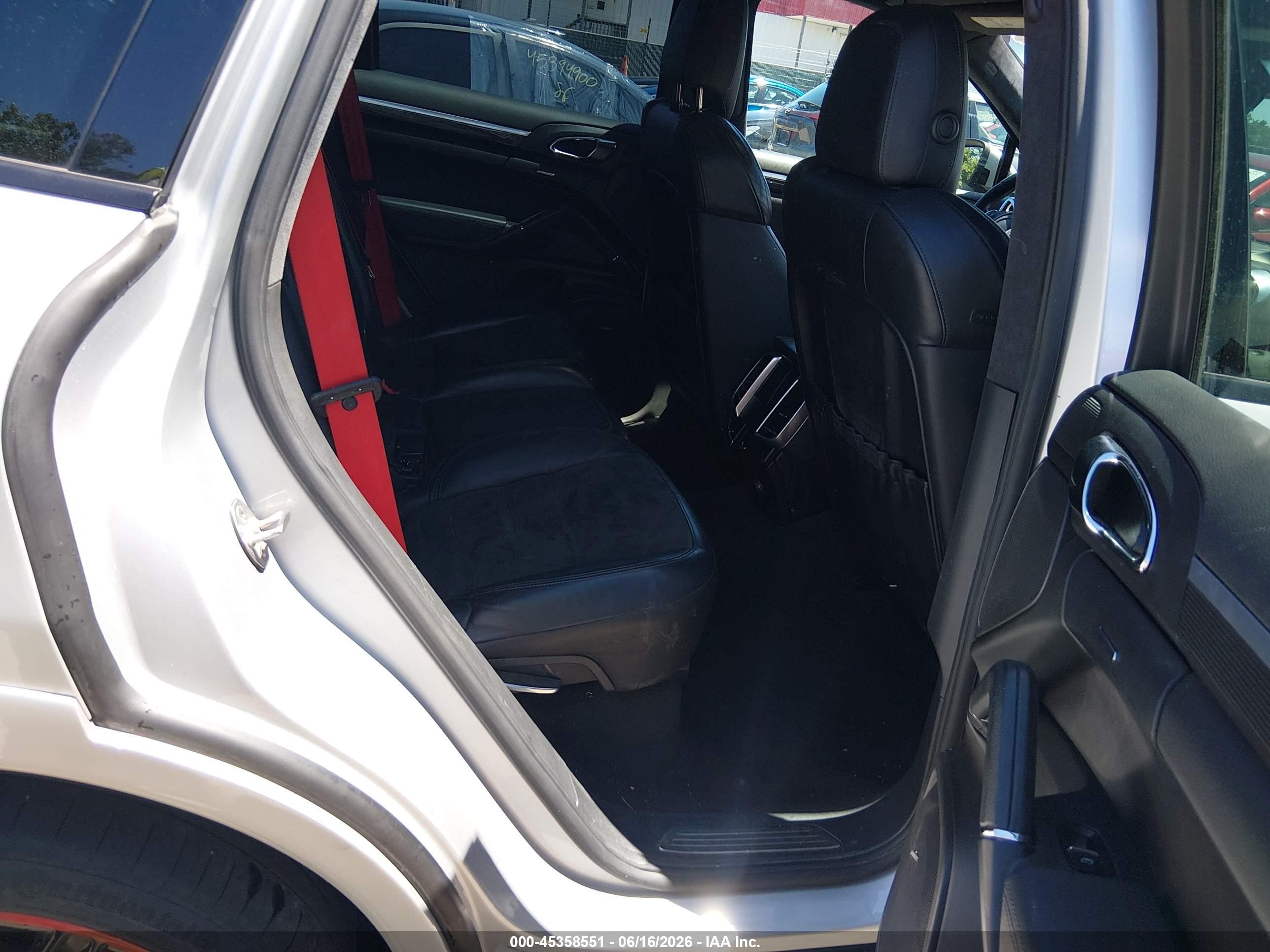 2013 Porsche Cayenne Gts Silver vin: WP1AD2A23DLA71247