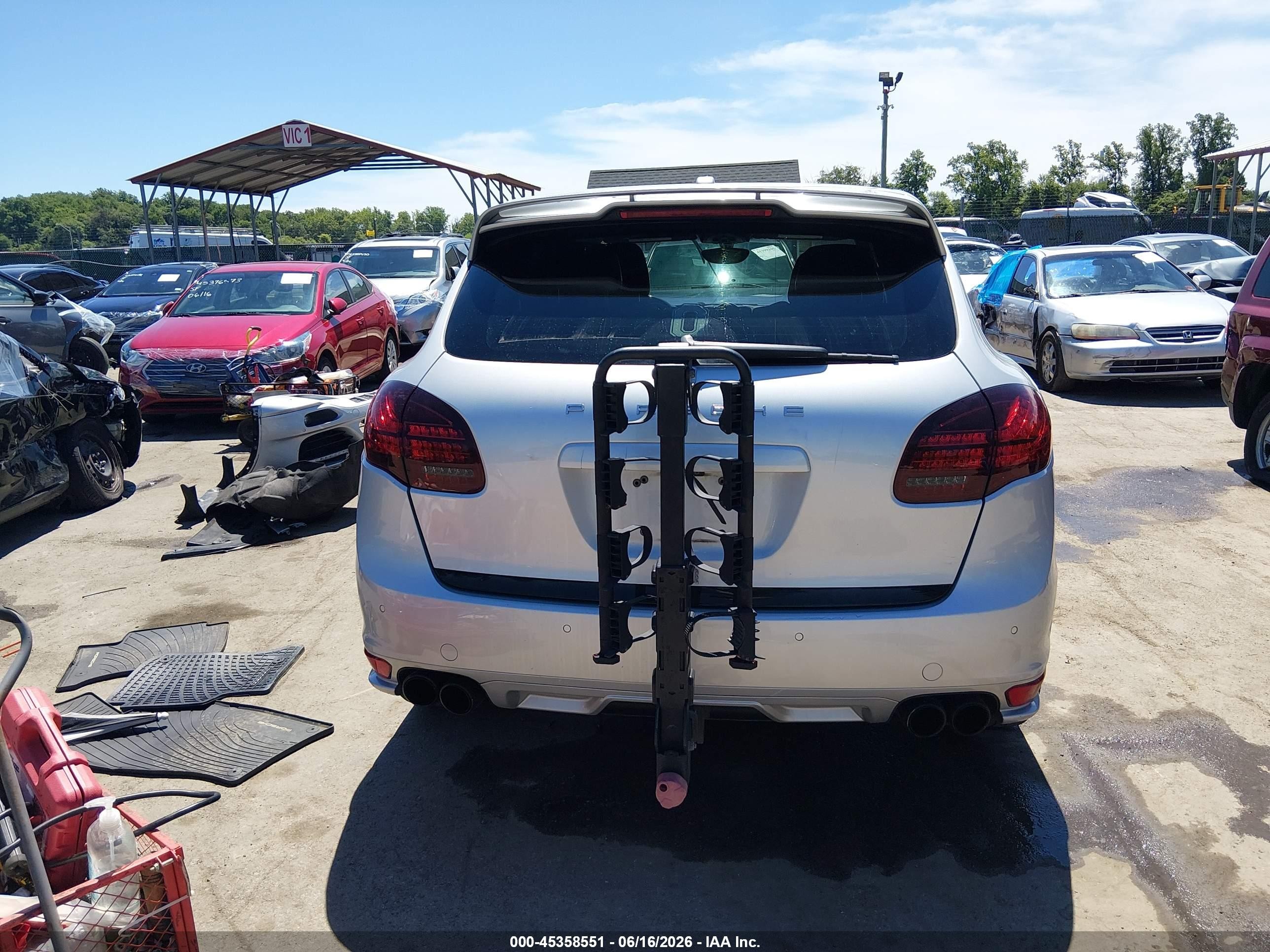 2013 Porsche Cayenne Gts Silver vin: WP1AD2A23DLA71247