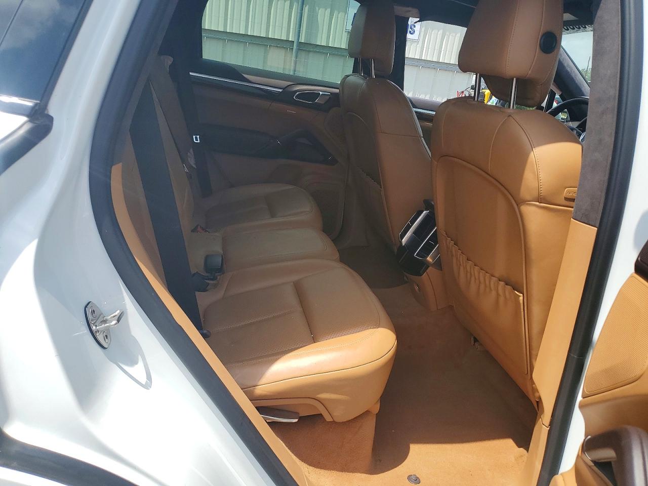 2014 Porsche Cayenne Gts White vin: WP1AD2A27ELA77070
