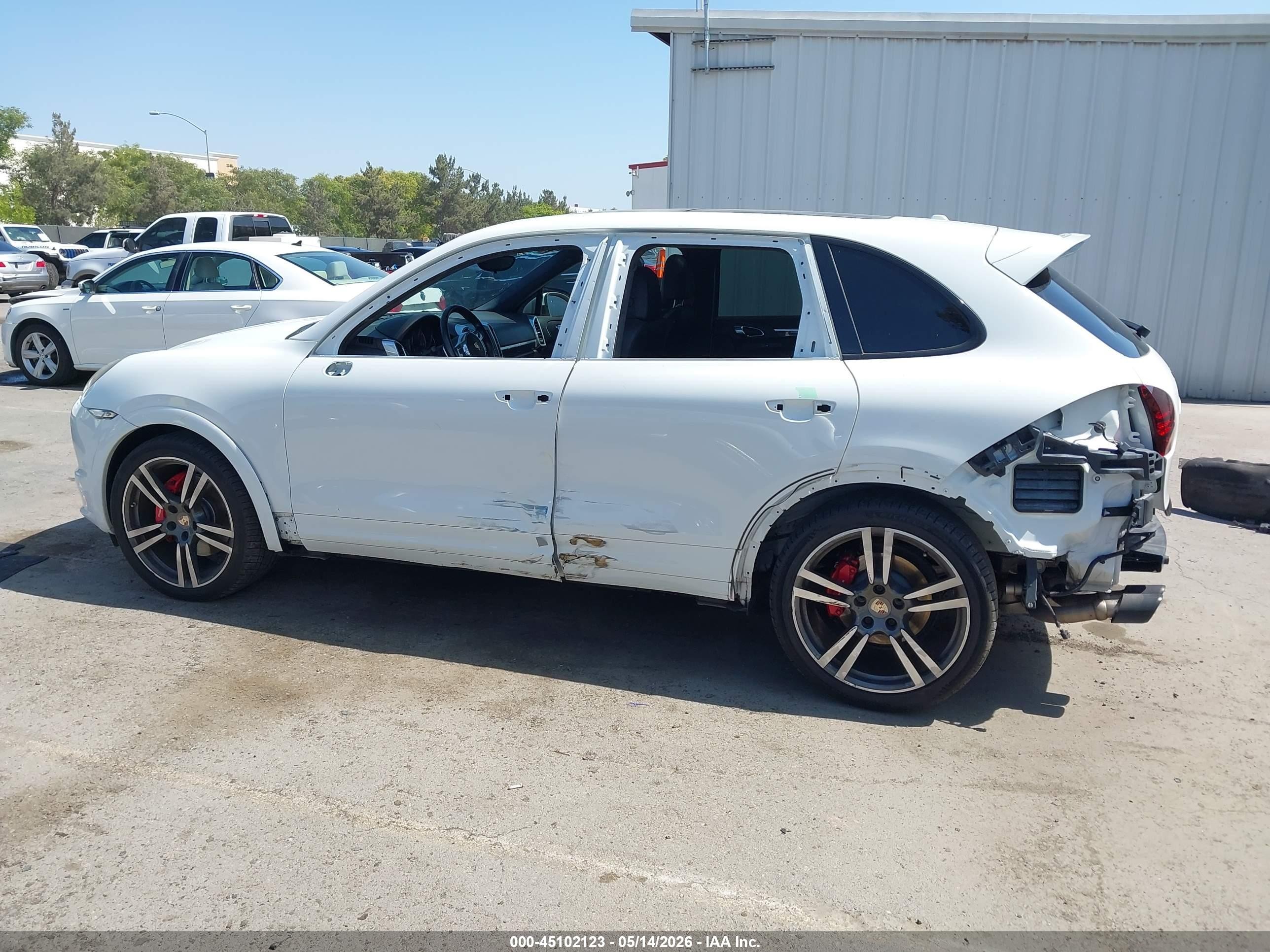 2013 Porsche Cayenne Gts White vin: WP1AD2A28DLA75407