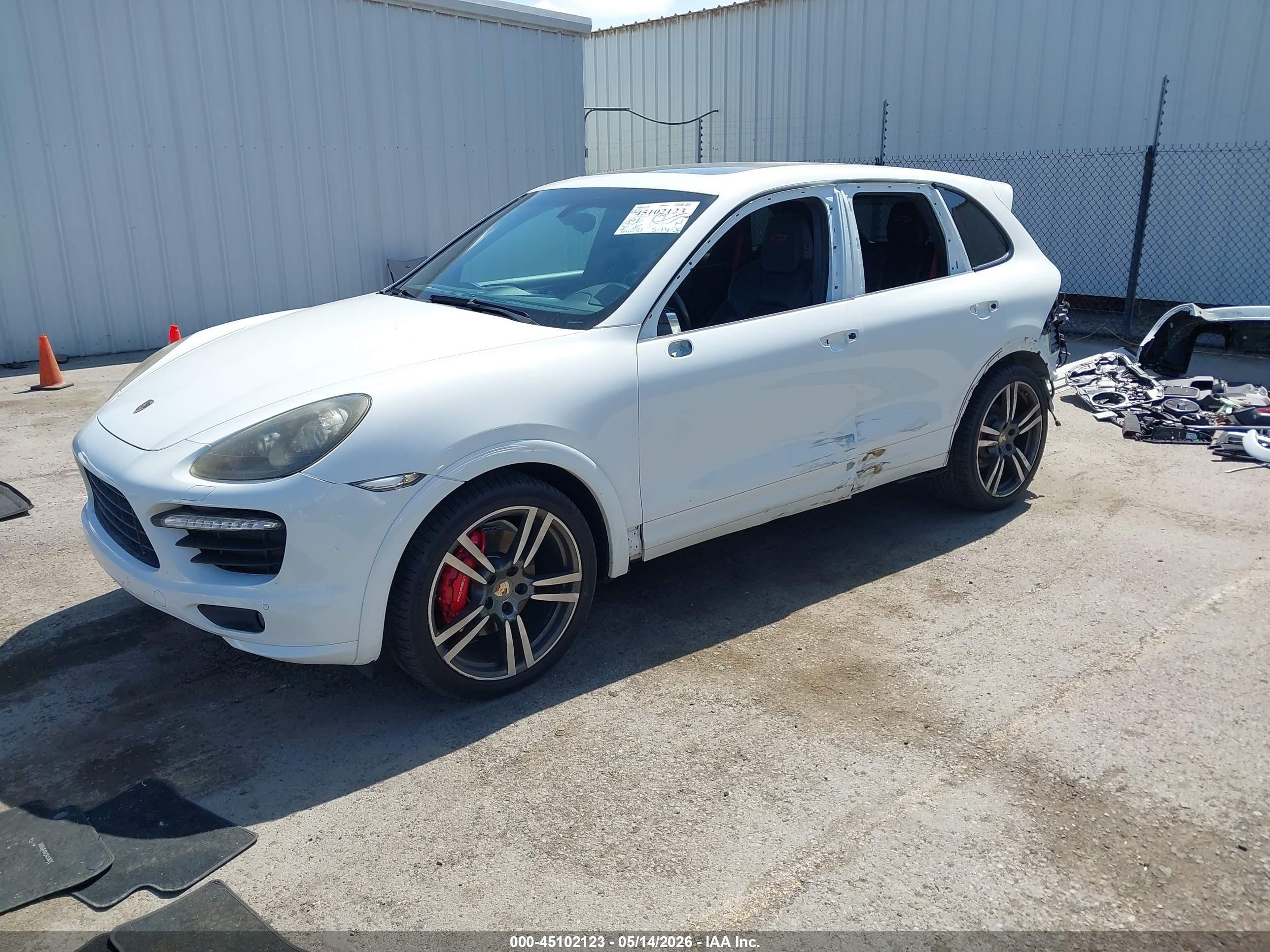 2013 Porsche Cayenne Gts White vin: WP1AD2A28DLA75407