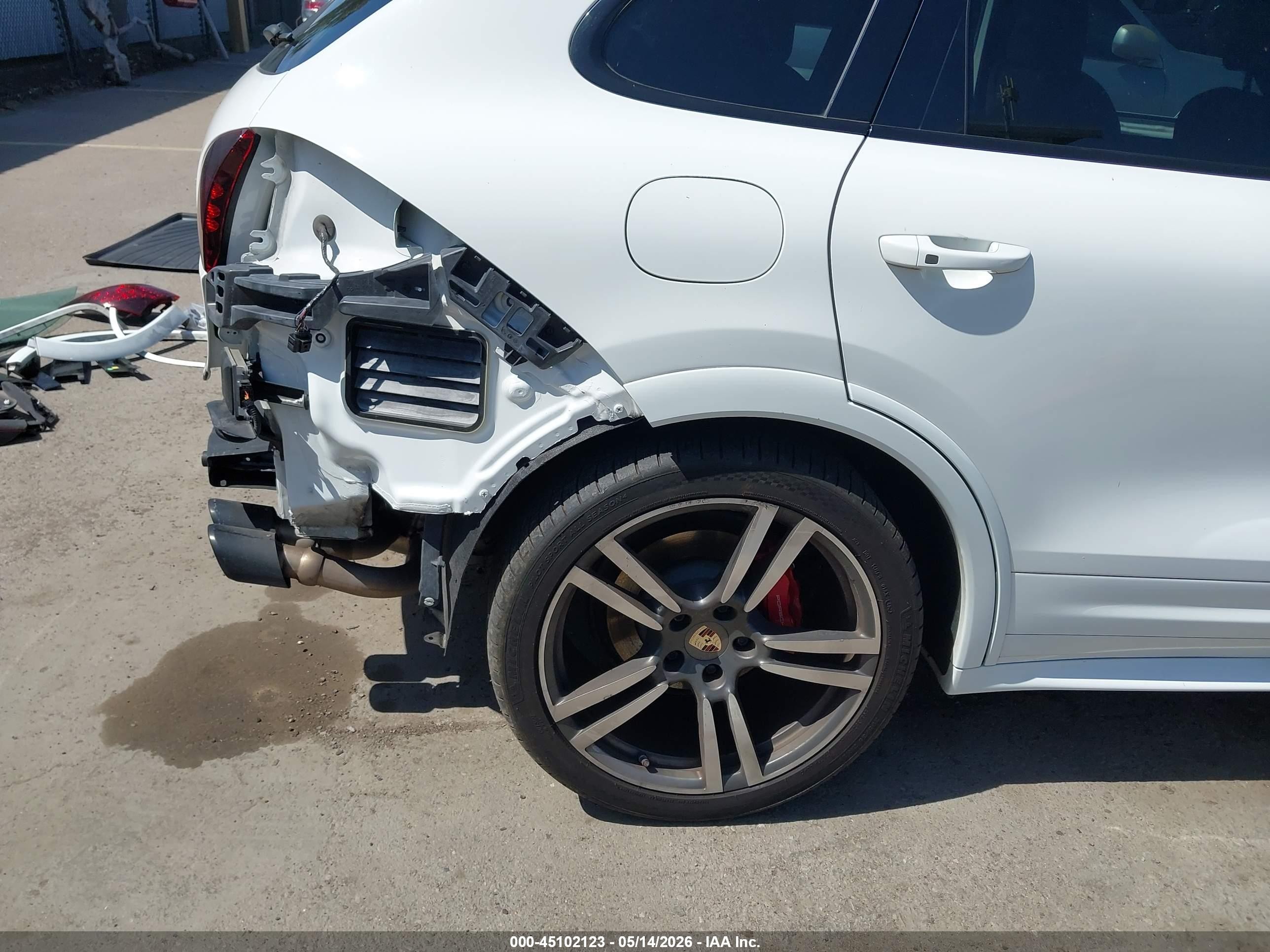 2013 Porsche Cayenne Gts White vin: WP1AD2A28DLA75407