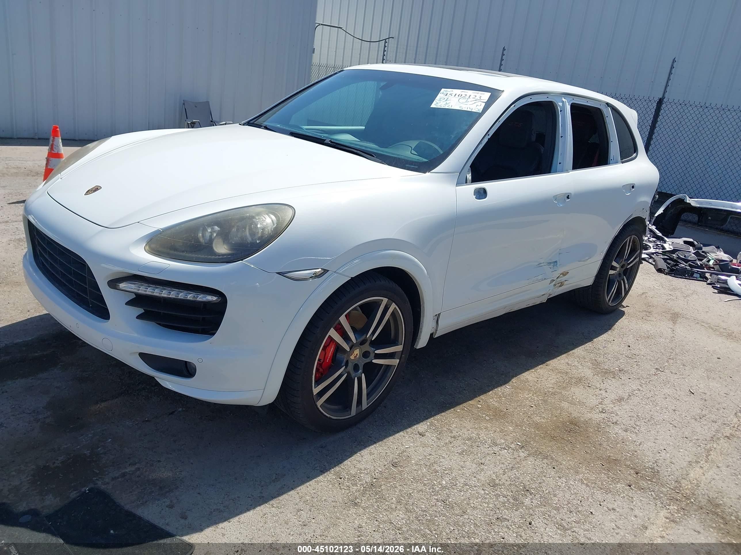 2013 Porsche Cayenne Gts White vin: WP1AD2A28DLA75407
