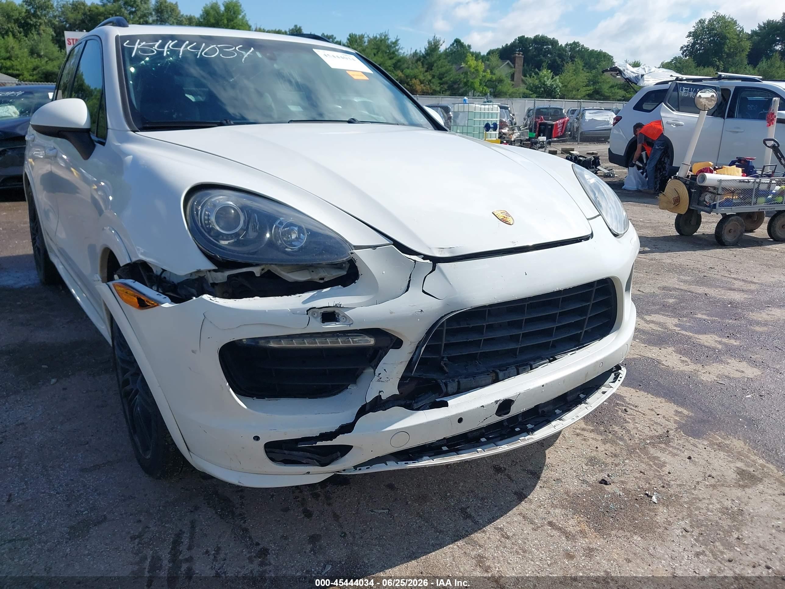 2013 Porsche Cayenne Gts White vin: WP1AD2A29DLA79661