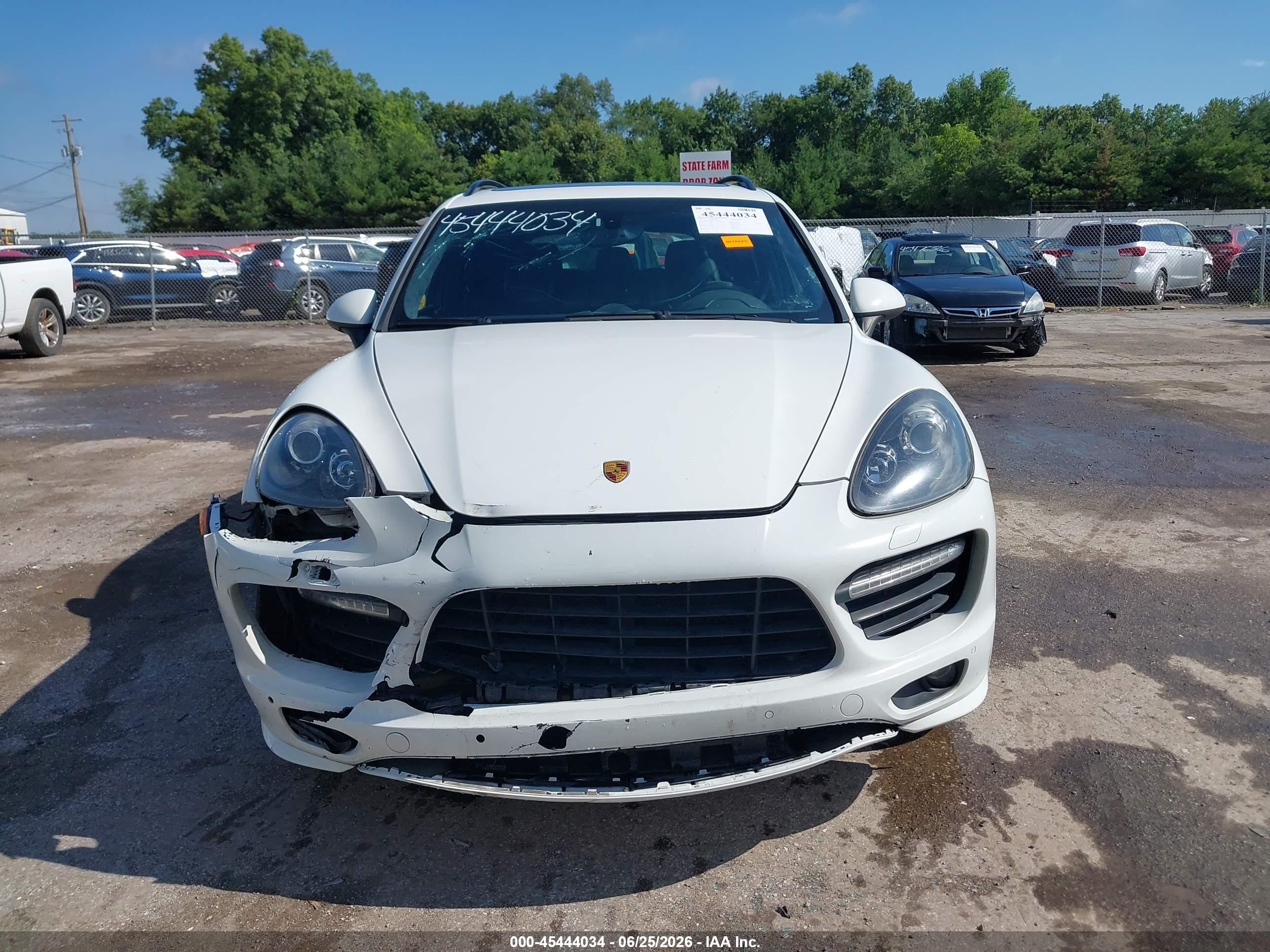 2013 Porsche Cayenne Gts White vin: WP1AD2A29DLA79661