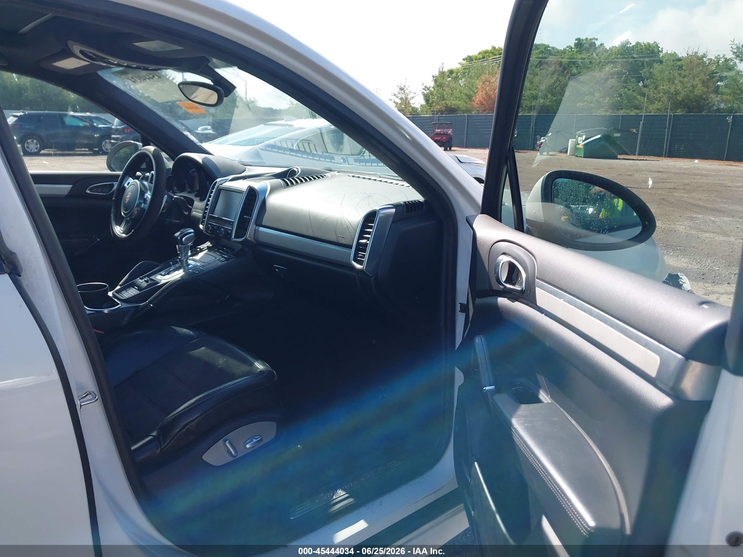 2013 Porsche Cayenne Gts White vin: WP1AD2A29DLA79661