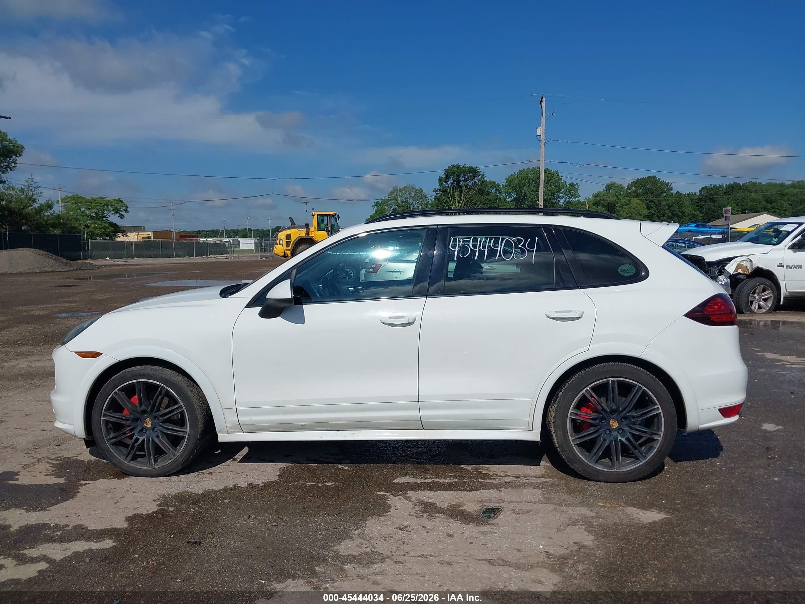 2013 Porsche Cayenne Gts White vin: WP1AD2A29DLA79661