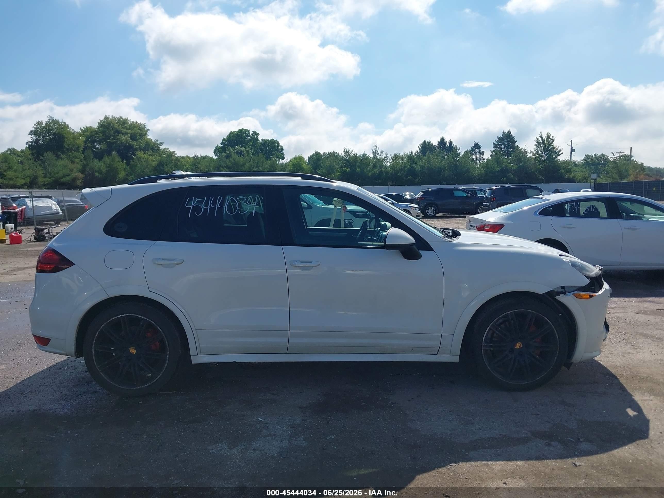 2013 Porsche Cayenne Gts White vin: WP1AD2A29DLA79661